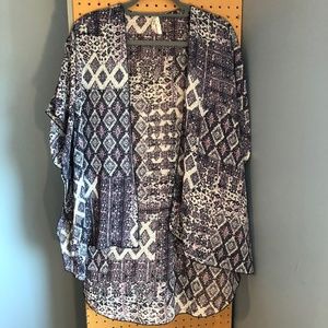 Truth kimono with high low hem